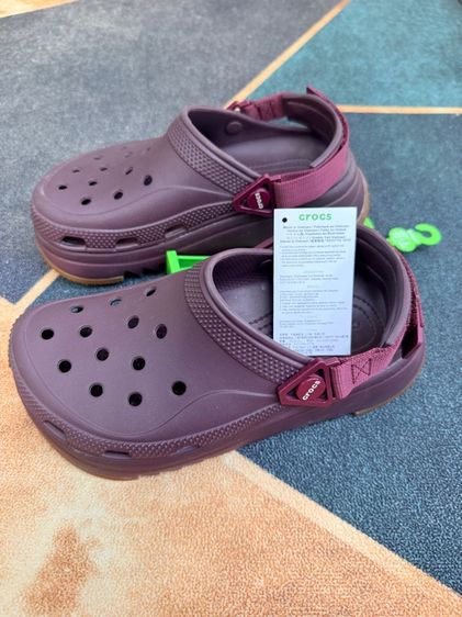 รองเท้าแตะแบบลำลอง อื่นๆ อื่นๆ UK 4.5 | EU 37 1/3 | US 6 Crocs รุ่น Hiker Xscape Clog สี Dark Cherry