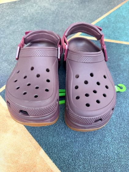 Crocs รุ่น Hiker Xscape Clog สี Dark Cherry รูปที่ 4