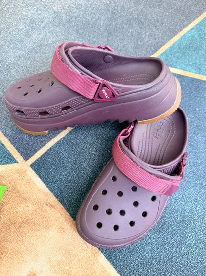 Crocs รุ่น Hiker Xscape Clog สี Dark Cherry รูปที่ 8