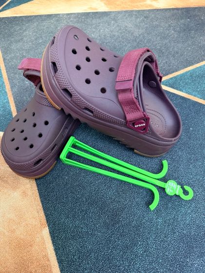 Crocs รุ่น Hiker Xscape Clog สี Dark Cherry รูปที่ 5