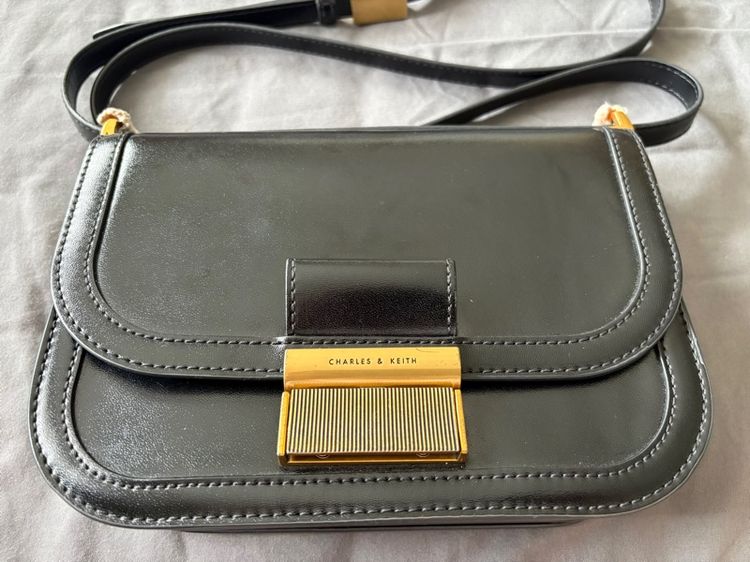 กระเป๋า CHARLES KEITH สีดำ ของแท้ รูปที่ 2