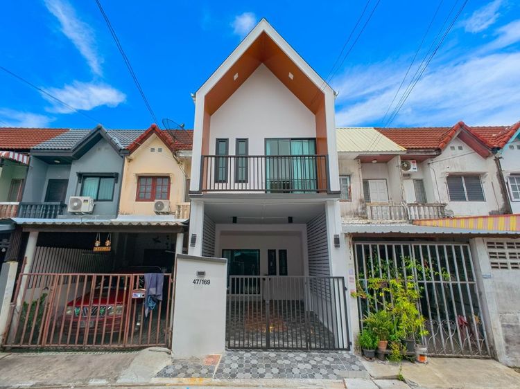 ขายทาวน์เฮ้าส์ 2 ชั้น หมู่บ้านลีลา นิมิตใหม่ 17 ตรว. 3 นอน 2 น้ำ รีโนเวทสวยพร้อมอยู่