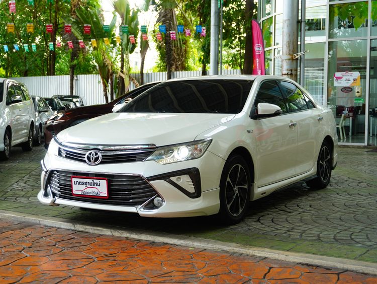 รถ Toyota Camry 2.0 G Extremo สี ขาว