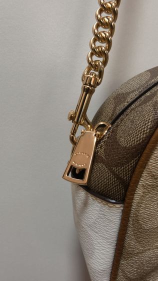 กระเป๋า Coach Cross body แท้100℅ รูปที่ 8