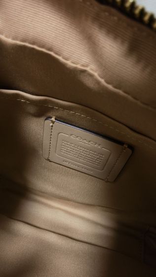 กระเป๋า Coach Cross body แท้100℅ รูปที่ 7