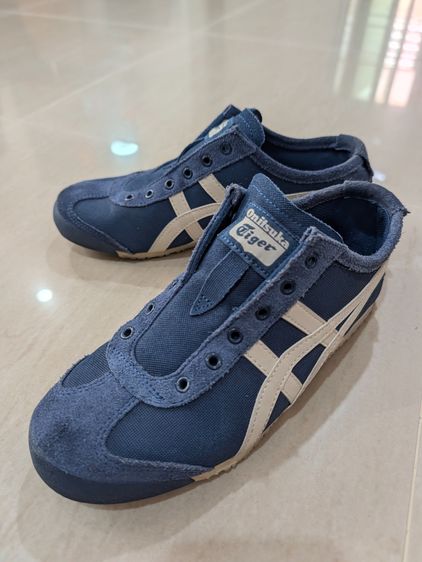 รองเท้า Onitsuka สีน้ำเงิน คาดขาว มือสอง สภาพดีมาก