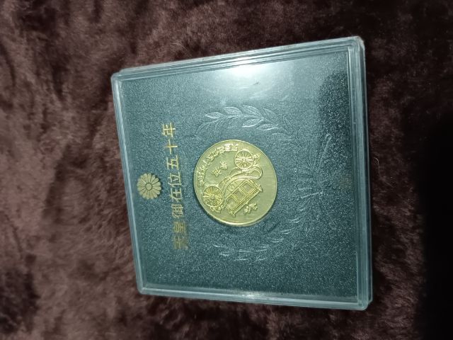เหรียญ ที่ระลึกชุบทองในโอกาส 50 ปี แห่งการครองราชย์ของจักรพรรดิโชวะ (Hirohito) แห้งประเทศญี่ปุ่น รูปที่ 2