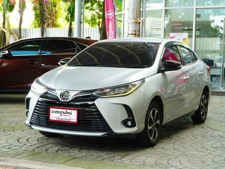 รถ Toyota Yaris ATIV 1.2 Sport Premium สี บรอนซ์เงิน