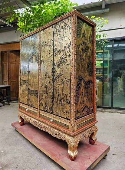 ตู้พระธรรมไม้แกะลงรักปิดทอง สูง 157 cm กว้าง 131×51 cm
