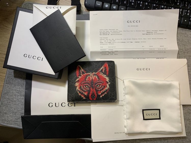 ชาย ดำ หนังแท้ อื่นๆ กระเป๋าสตางค์ Gucci GG Supreme Wolf Print Bi-Fold Wallet (รหัส 451268) 