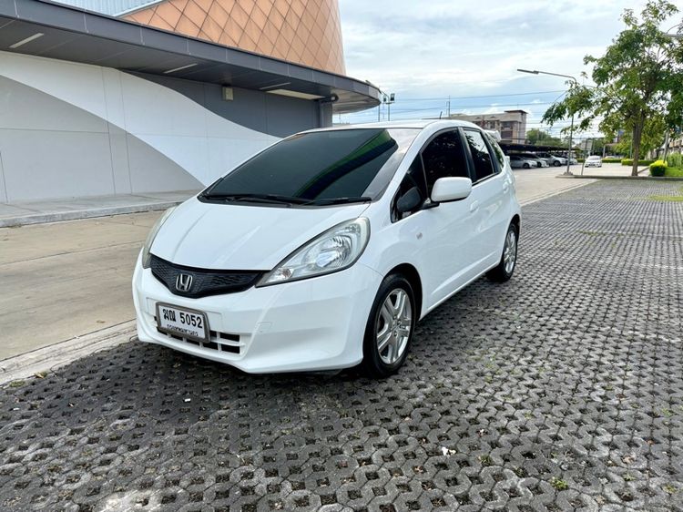 รถ Honda Jazz 1.5 S i-VTEC สี ขาว