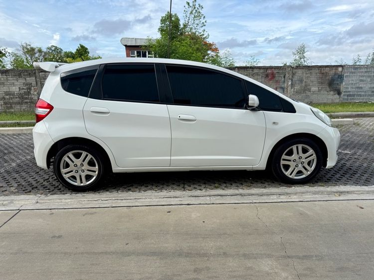 Honda Jazz 2012 1.5 S i-VTEC Sedan เบนซิน ไม่ติดแก๊ส เกียร์อัตโนมัติ ขาว รูปที่ 4