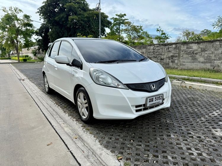 Honda Jazz 2012 1.5 S i-VTEC Sedan เบนซิน ไม่ติดแก๊ส เกียร์อัตโนมัติ ขาว รูปที่ 3