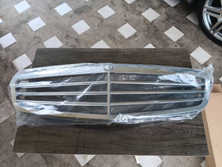 กระจังหน้าBenz W204  ของแท้  Part no. A204 880 12 83 สภาพใหม่มาก ถอดเก็บไว้ตั้งแต่ป้ายแดง ราคา 2,500 บ. ไม่รวมส่ง T.081-7545943