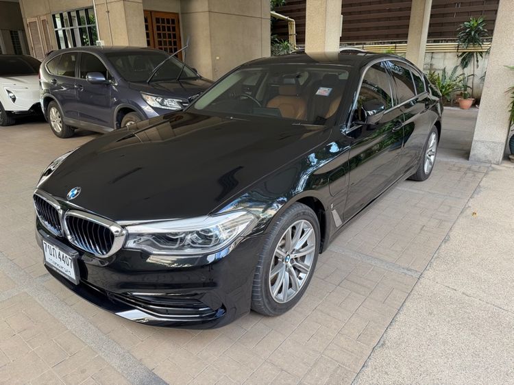 รถ BMW Series 5 530e สี ดำ