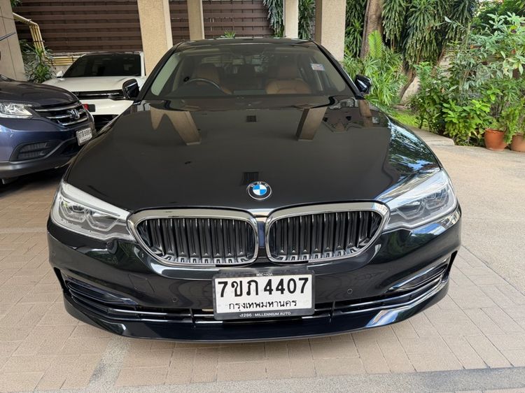 BMW Series 5 2019 530e Sedan ปลั๊กอินไฮบริด (PHEV) เกียร์อัตโนมัติ ดำ รูปที่ 3