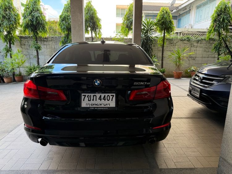 BMW Series 5 2019 530e Sedan ปลั๊กอินไฮบริด (PHEV) เกียร์อัตโนมัติ ดำ รูปที่ 4