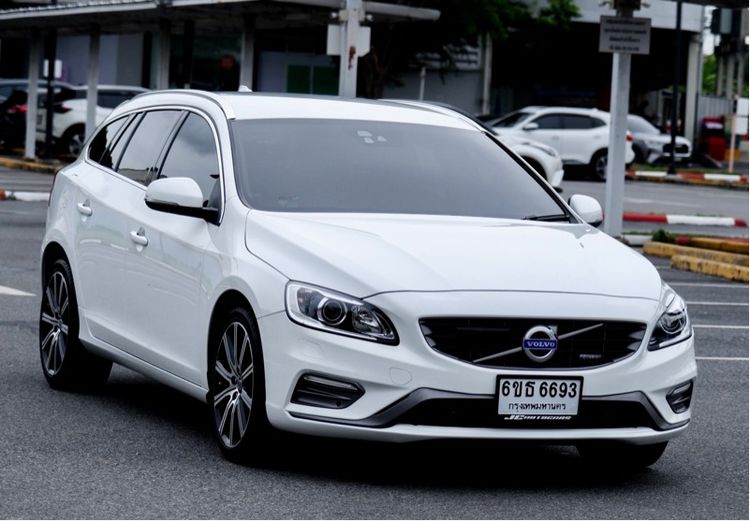 รถ Volvo V60 2.0 T5 สี ขาว