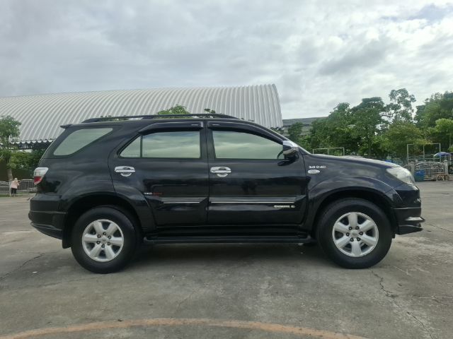 รถ Toyota Fortuner 3.0 G 4WD สี ดำ