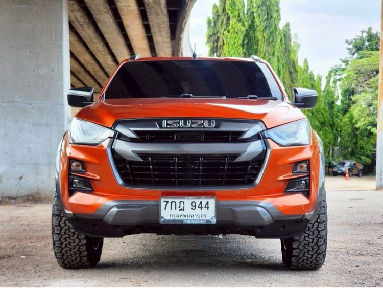 รถ Isuzu D-MAX 3.0 Vcross M 4WD สี ส้ม