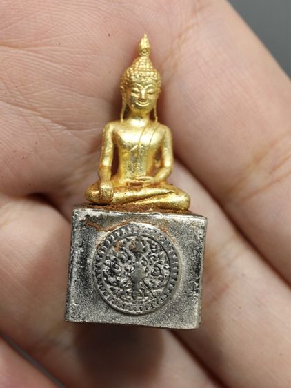 พระยอดธงกรุงอยุธยาอุดคลั่งโบราณ ด้านบนเนื้อทองดอกบวบ ด้านล่างเป็นเนื้อเงินสัมฤทธิ์ หายากน่าสะสม