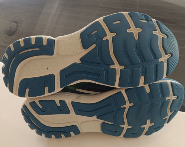 ขาย Brooks  Gts 23 สภาพสวย ใส่เบาสบาย ของแท้ size 43/275cm ของแท้ 100% รูปที่ 10