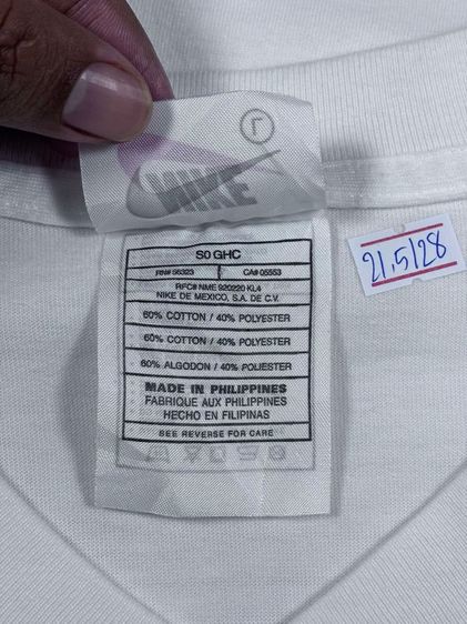 เสื้อยืดคอวี Nike แท้ 💯 size L ขนาด อก 21.5 ยาว 28 นิ้ว สภาพดีมาก ดีเทลสวย เนื้อผ้าดีมากนิ่มใส่สบาย หายากน่าสะสมครับ รูปที่ 3