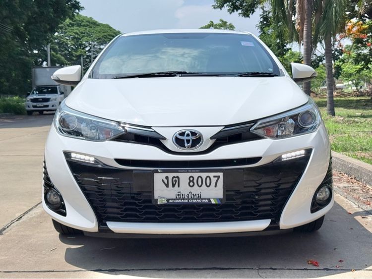รถ Toyota Yaris 1.2 G สี ขาว