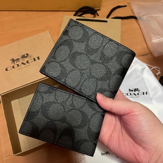 กระเป๋าตัง coach ของแท้ มือ1 ซื้อมา 3300 ขายต่อ 1290 ได้ทั้ง2ใบ พร้อมกล่อง ถุงกระดาษ ถุงผ้า ใบเสร็จสินค้า  รูปที่ 4
