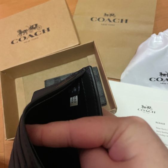 กระเป๋าตัง coach ของแท้ มือ1 ซื้อมา 3300 ขายต่อ 1290 ได้ทั้ง2ใบ พร้อมกล่อง ถุงกระดาษ ถุงผ้า ใบเสร็จสินค้า  รูปที่ 9