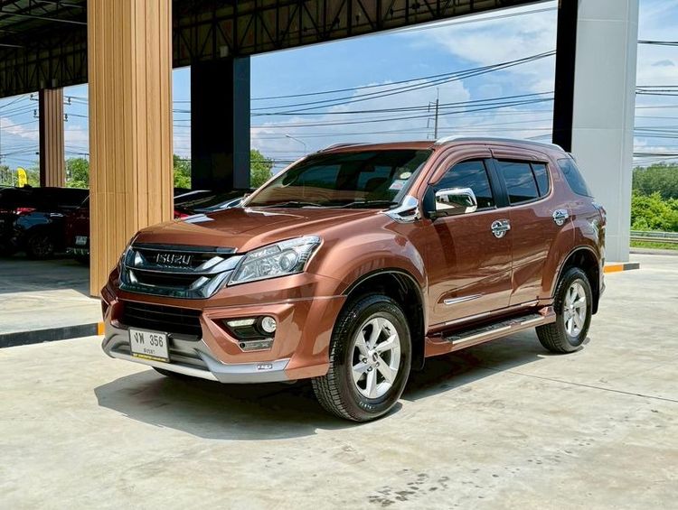 รถ Isuzu MU-X 3.0 สี น้ำตาล