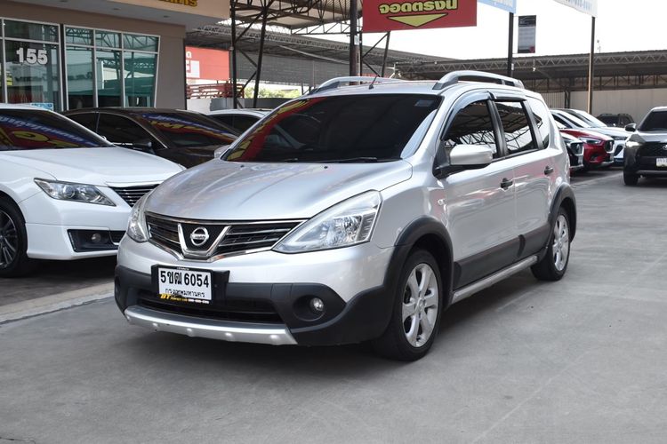 รถ Nissan Livina 1.6 V สี เทา
