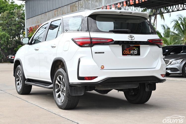 Toyota Fortuner 2022 2.4 Leader V Utility-car ดีเซล ไม่ติดแก๊ส เกียร์อัตโนมัติ ขาว รูปที่ 3