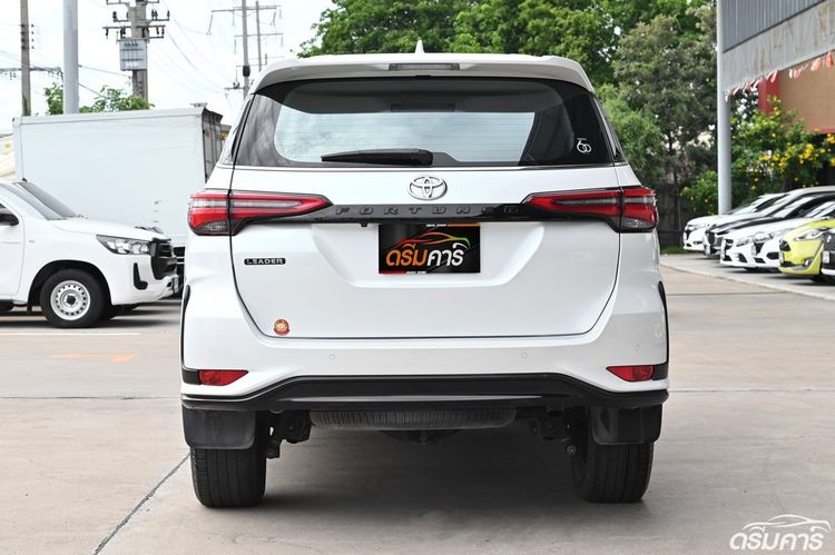 Toyota Fortuner 2022 2.4 Leader V Utility-car ดีเซล ไม่ติดแก๊ส เกียร์อัตโนมัติ ขาว รูปที่ 4