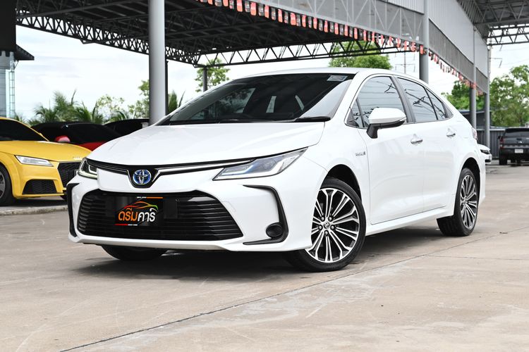 รถ Toyota Altis 1.8 Hybrid Premium สี ขาว