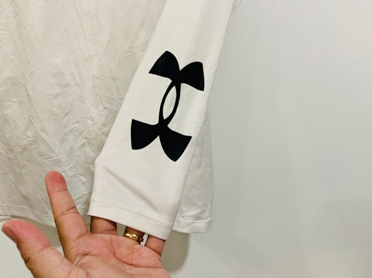 เสื้อแขนยาว UNDER ARMOUR แท้ 💯 size L ขนาด อก19.5 ยาว 27 นิ้ว สภาพดีมาก ดีเทลสวย เนื้อผ้ายืดหยุ่นดีมาก หายากน่าสะสมครับ รูปที่ 2