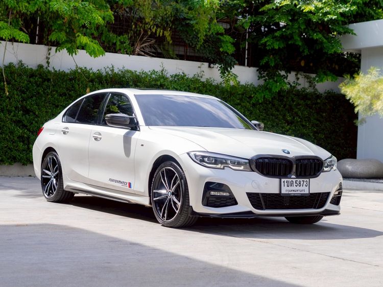 รถ BMW Series 3 330e สี ขาว
