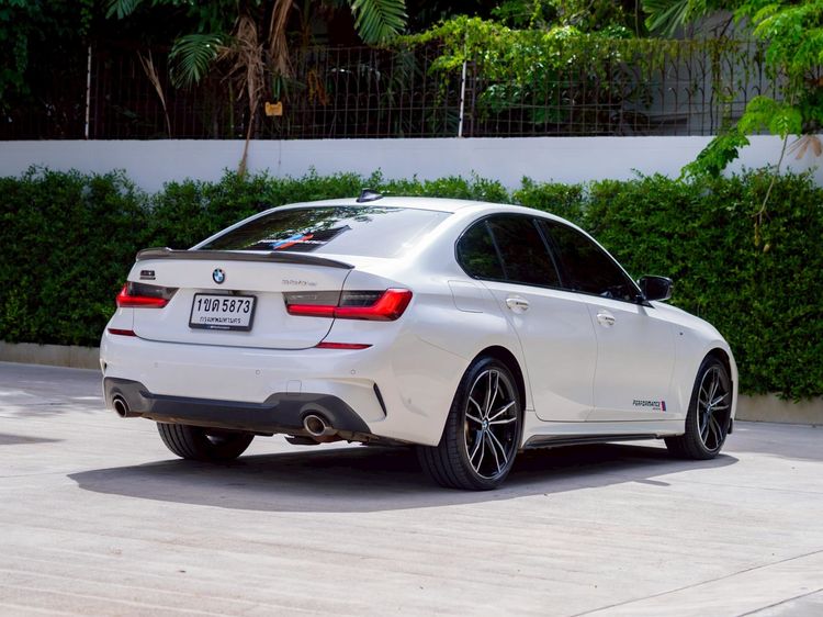 BMW Series 3 2020 330e Sedan ปลั๊กอินไฮบริด (PHEV) ไม่ติดแก๊ส เกียร์อัตโนมัติ ขาว รูปที่ 4