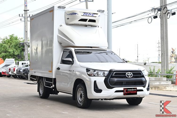 รถ Toyota Hilux Revo 2.4 Entry สี ขาว