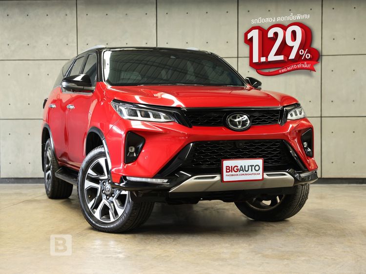 รถ Toyota Fortuner 2.8 Legender Black Top 4WD สี แดง