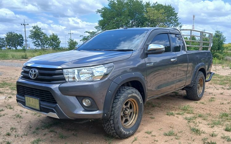 รถ Toyota Hilux Revo 2.4 E สี เทา