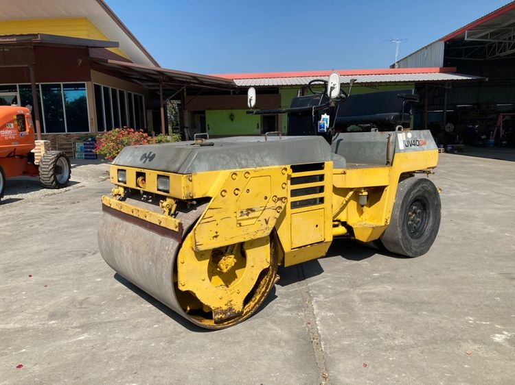 รถบดล้อหน้าเหล็กล้อหลังยาง KOMATSU  รุ่น JV40CW-2  ขนาด 4 ตัน  รถเก่านอกนำเข้า