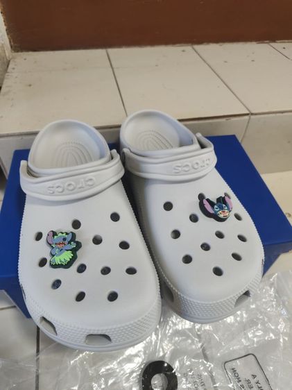 รองเท้า crocs classic แท้ สีเทา สภาพใหม่มาก ใส่2-3ครั้ง size42-43 พื้นเต็มๆ รูปที่ 5