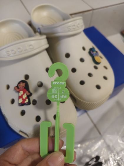 รองเท้า crocs classic size42-43 สภาพดีมาก พื้นเต็มๆ ใช้งานน้อยมาก