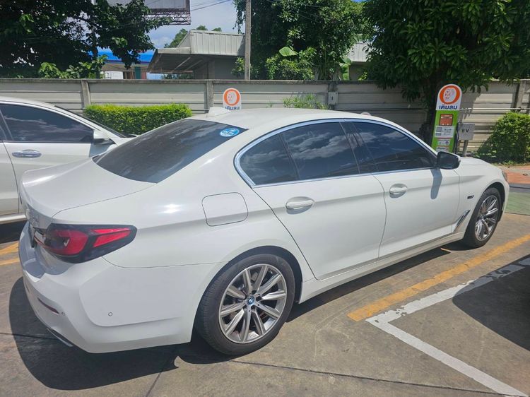 BMW Series 5 2023 530e Sedan เบนซิน ไม่ติดแก๊ส เกียร์อัตโนมัติ ขาว รูปที่ 3