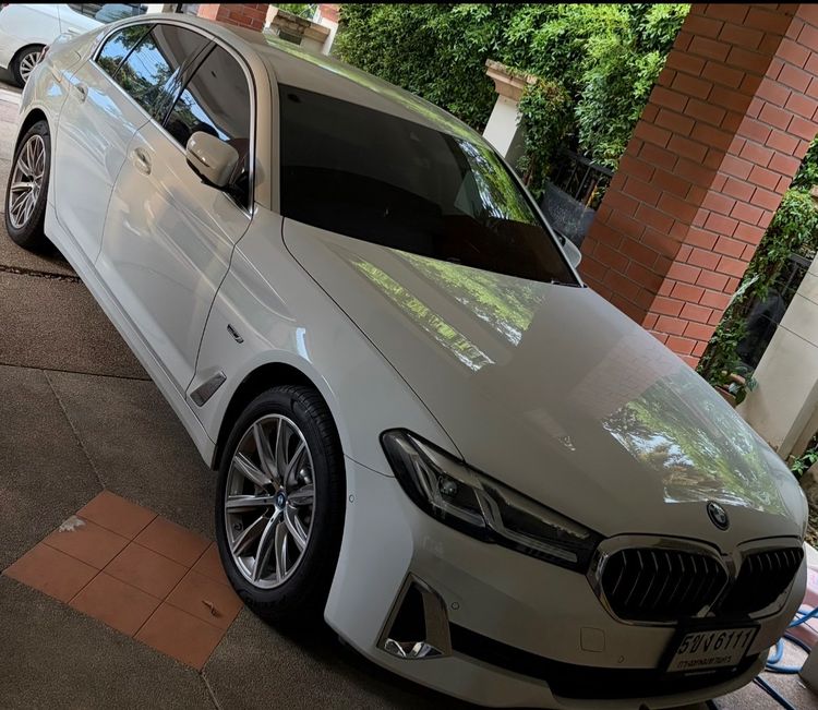 รถ BMW Series 5 530e สี ขาว
