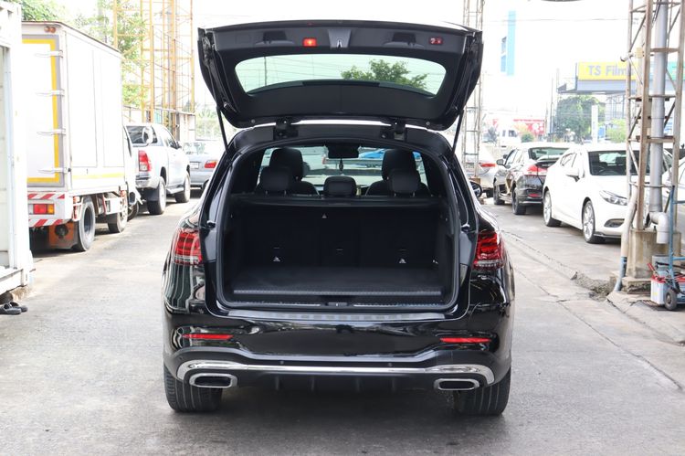 Mercedes-Benz GLC-Class 2018 GLC300e Sedan ปลั๊กอินไฮบริด (PHEV) เกียร์อัตโนมัติ ดำ รูปที่ 4