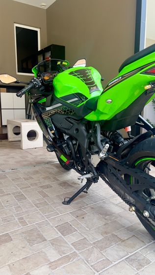 Kawasaki Ninja ZX-25R SE ABS ปี 2021 สภาพสวย พร้อมใช้งาน รูปที่ 4