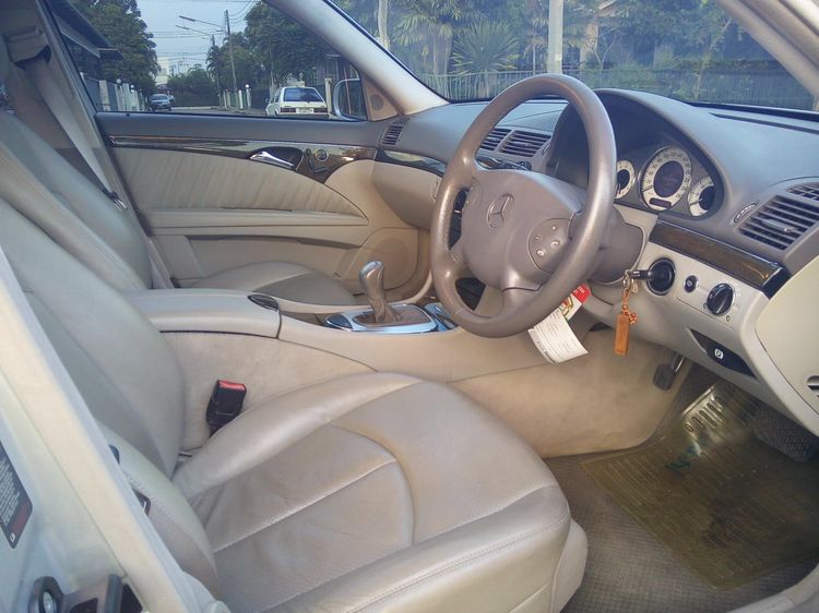 Mercedes-Benz E-Class 2006 E280 Sedan เบนซิน เกียร์อัตโนมัติ บรอนซ์เงิน รูปที่ 3