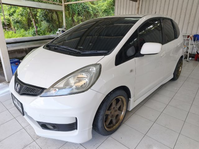 Honda Jazz 2012 1.5 S Sedan เบนซิน เกียร์ธรรมดา ขาว
